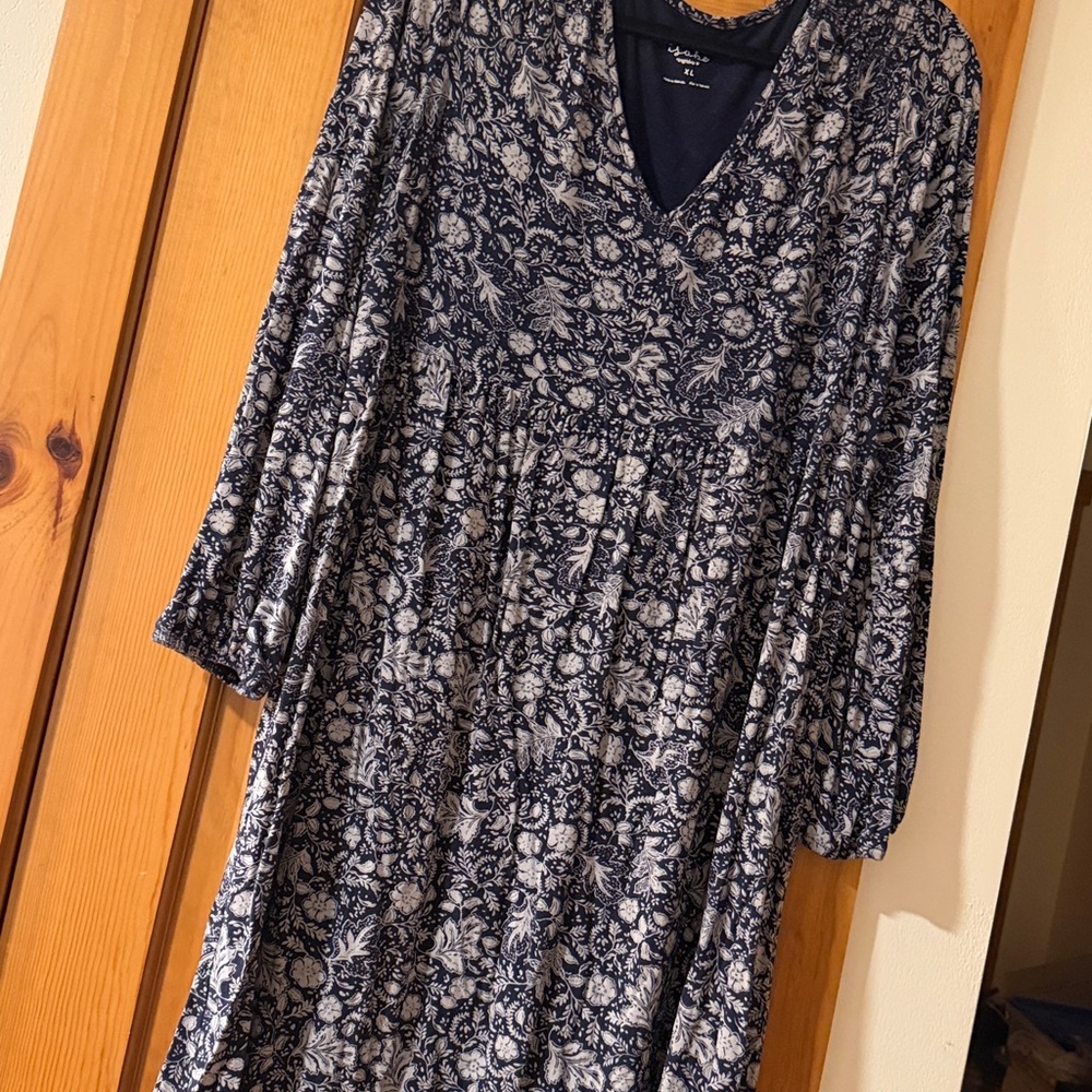 Isabel Maternity Dress by Ingrid & Isabel Navy Floral Comfy stretch Size XL